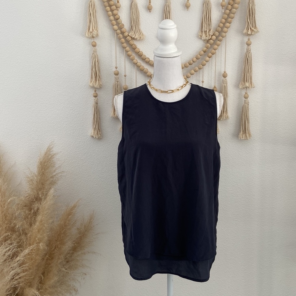 0039 Italy black silk sleeveless tank top blouse shirt contemporary basics Large